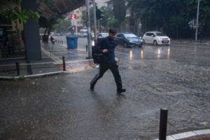 Καιρός: Πότε θα χτυπήσει η κακοκαιρία την Αθήνα – Live η πορεία της